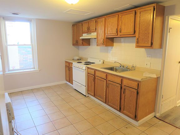 2nd image of 8 Douglass St