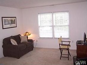 5th image of 75 Glenmoor Cir S