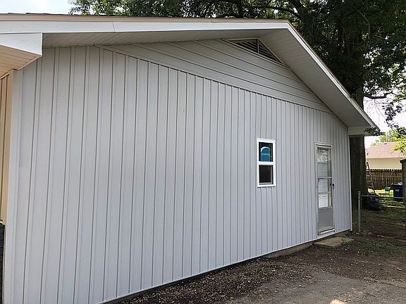 3rd image of 2105 Village Ln