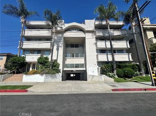 5219 Newcastle Ave APT 301, Encino, CA 91316