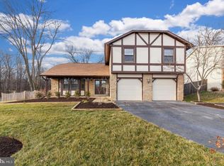 8934 Applecross Ln, Springfield, VA 22153