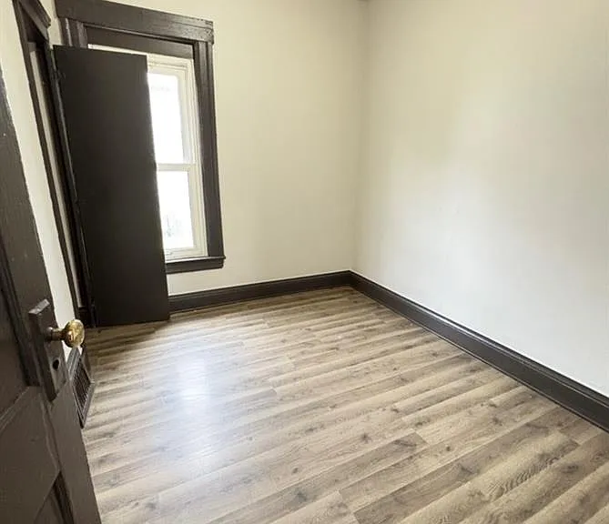 1011 Windsor Ave — Photo 10