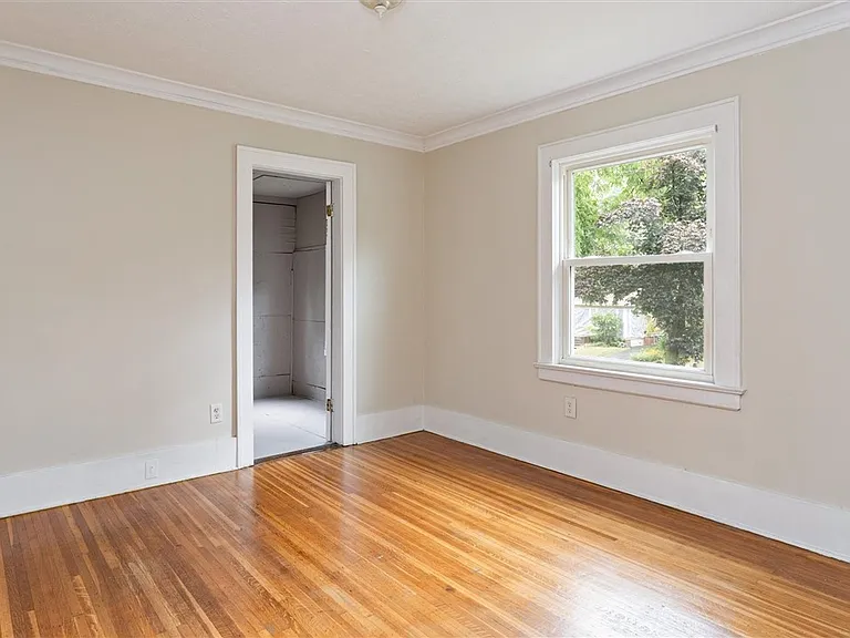 19 Genesee Park Blvd — Photo 37
