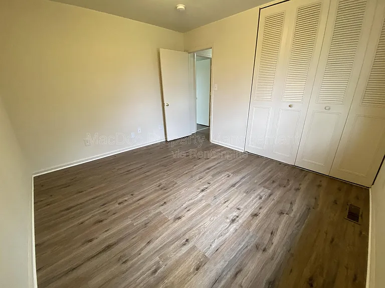 809 Denton Cir — Photo 13