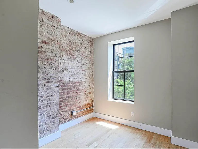 871 Hart St #2L — Photo 4