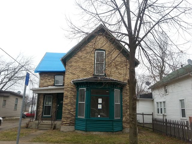 1st image of 912 S 2nd St