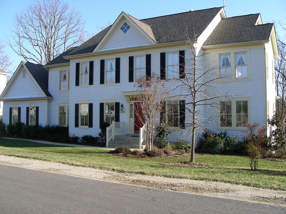 Front --Sits on 1 Acre