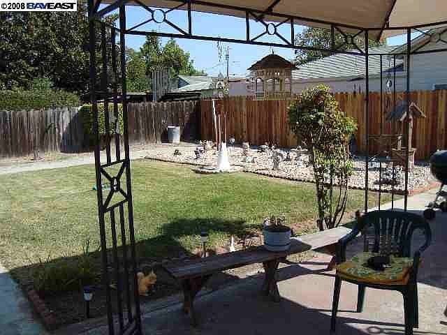 2nd image of 2271 Lessley Ave