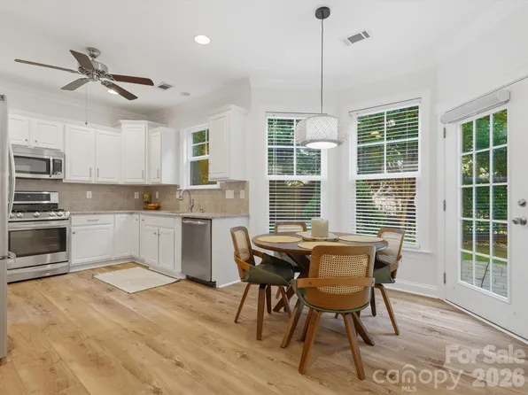 1022 Fleming Ln, Matthews, NC 28104