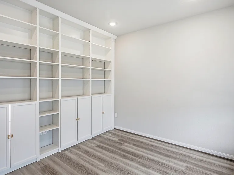 10051 Mulhouse Dr — Photo 4