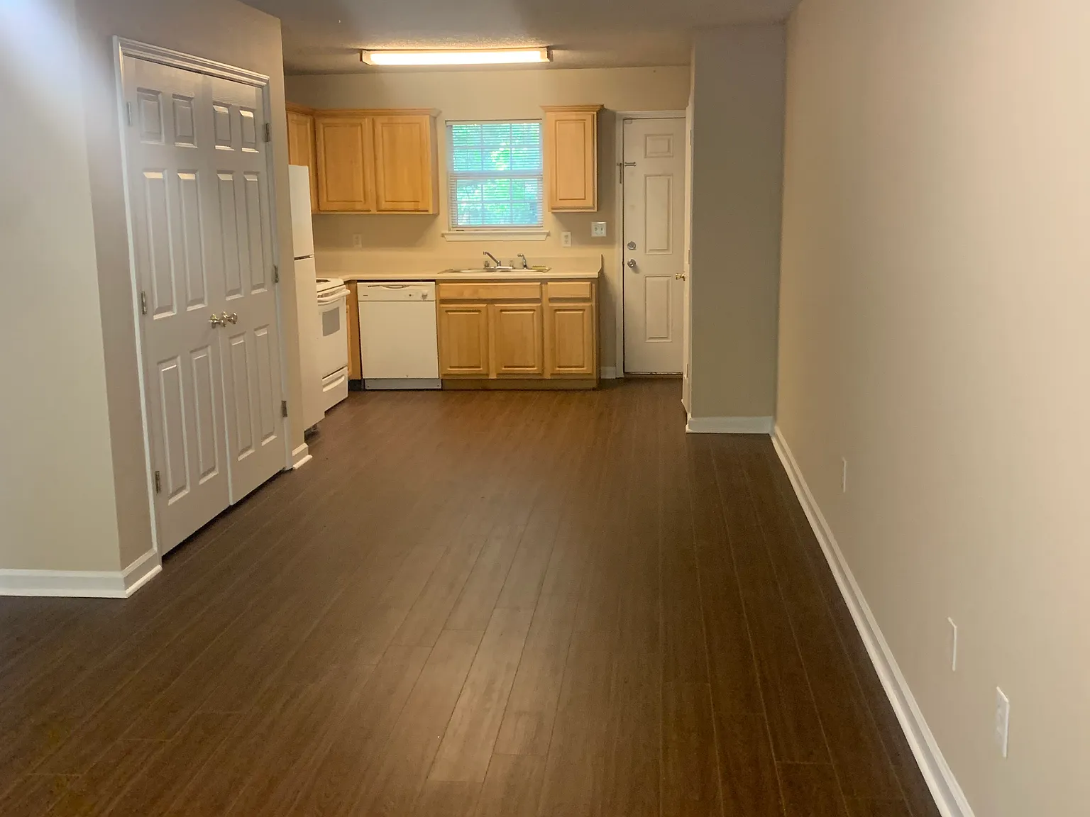 2 bed, 900 sqft, $1,200 — Photo 2
