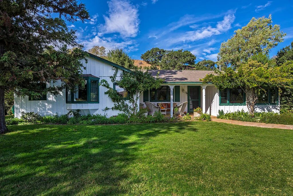 4 bed, 3.0 bath, 2000 sqft, $8,500 — Photo 1