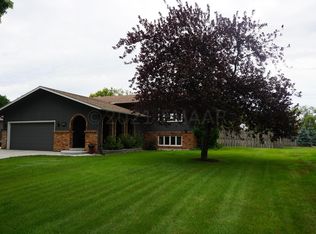 1326 Demores Cir S, Fargo, ND 58103