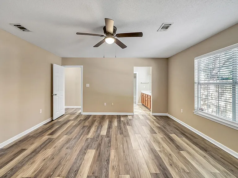 301 Ashley Dr — Photo 21