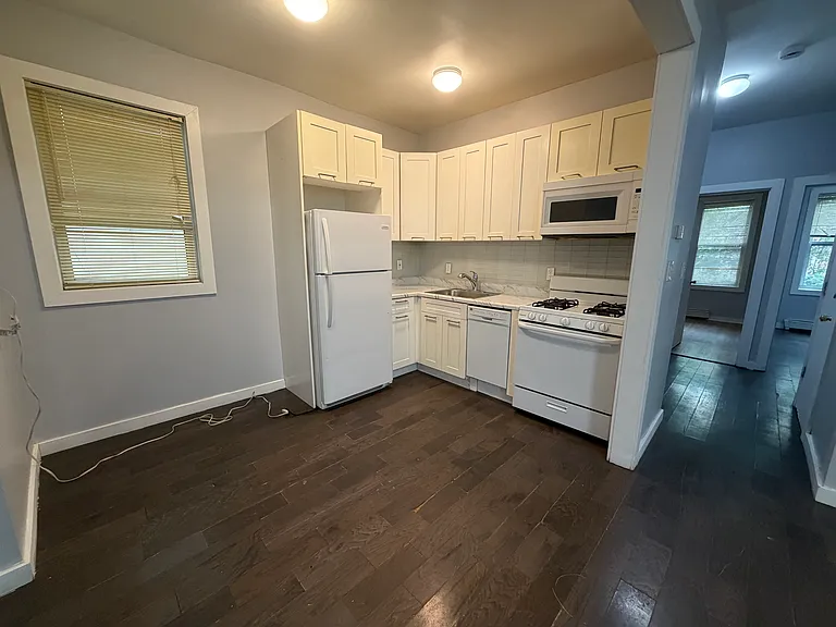 29 Bartholdi Ave #1A — Photo 2