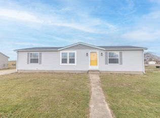 1104 W Hollywood Dr, Rushville, IN 46173
