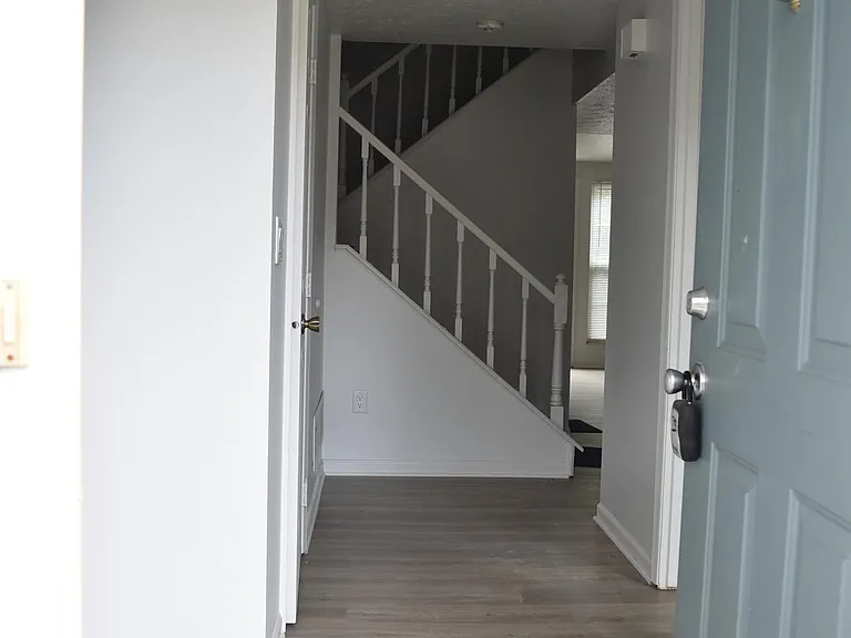8049 Highfield Ct — Photo 2