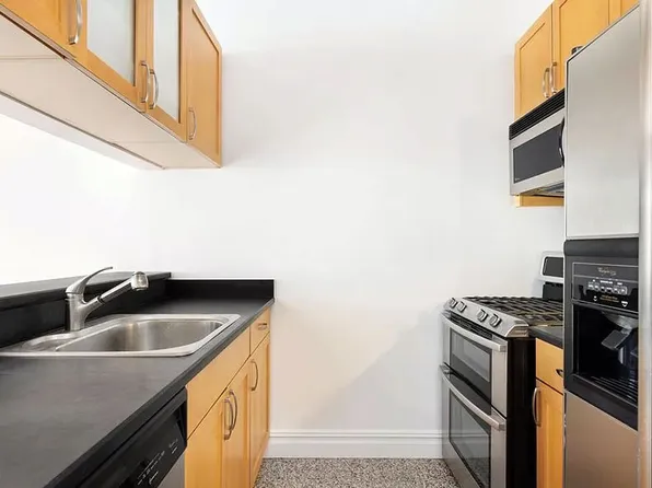 401 East 60th Street image 4 of 15