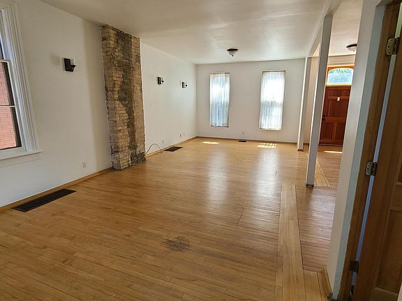 Old stain on brick has been removed. See pic #27