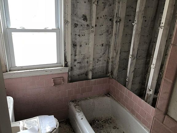 4th image of 772 East St