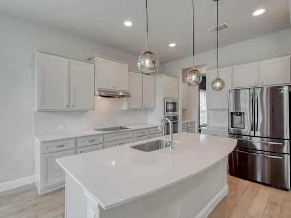 359 Raptor Beak Way, Cedar Creek, TX 78612
