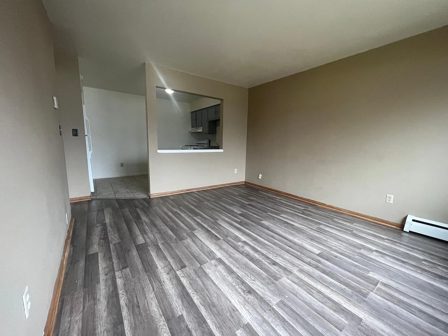 1 bed, 700 sqft, $995 — Photo 3