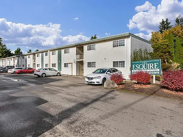 Esquire Apartments — Photo 20