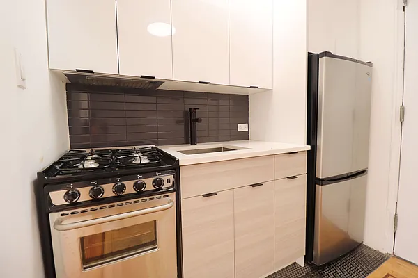 Rented by Uptown Flats LLC | media 8