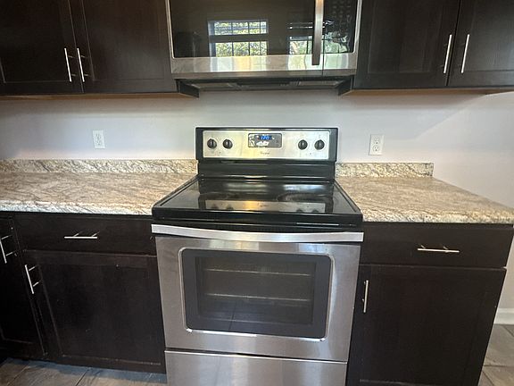 5th image of 801 W 39th St