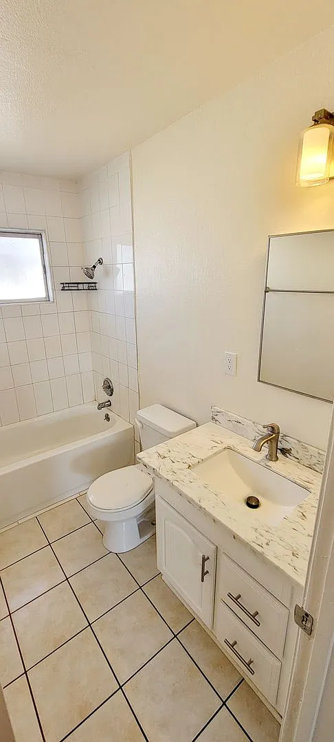 5202 Canoga St — Photo 3