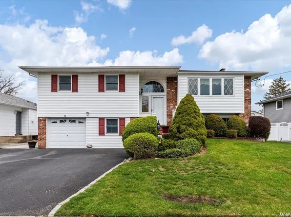 54 Evergreen Avenue, Bethpage, NY 11714