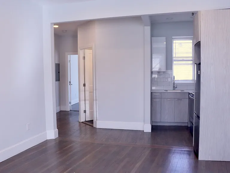 56 Queensberry St #6 — Photo 3