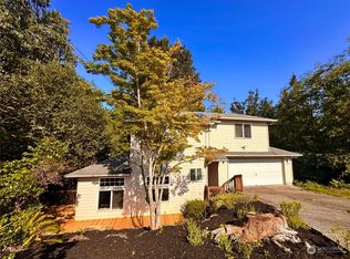 21205 Elberta Rd, Lynnwood, WA 98036