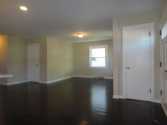 2nd image of 1401 N Waverly Pl