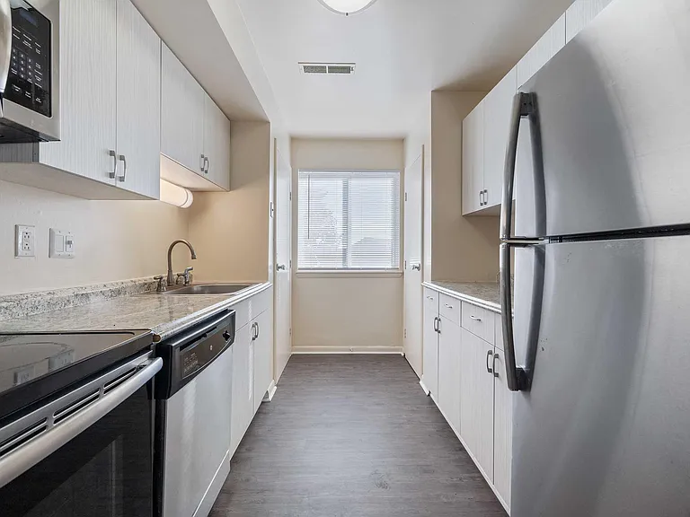 Windsor Hills Apartments — Photo 39