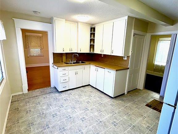 5th image of 58 10th AVENUE NE