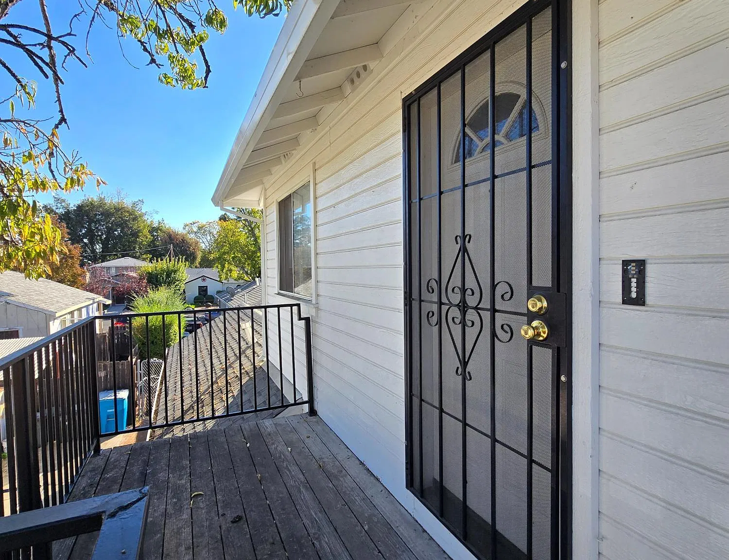 2 bed, 900 sqft, $2,400 — Photo 2