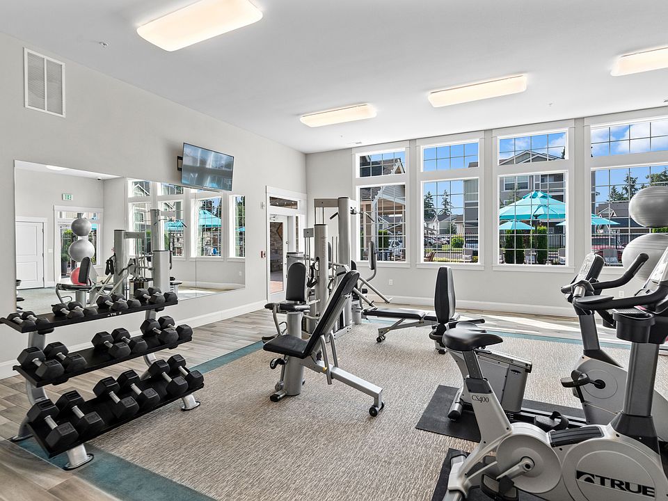 Treadmill and Fitness Bikes l Luxury Apartments in Puyallup, WA l Silver Creek