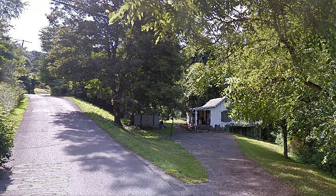 2nd image of 40 Woods Run Rd