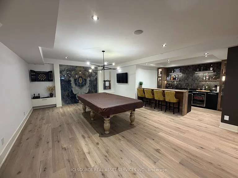 211 Kennedy St W — Photo 14