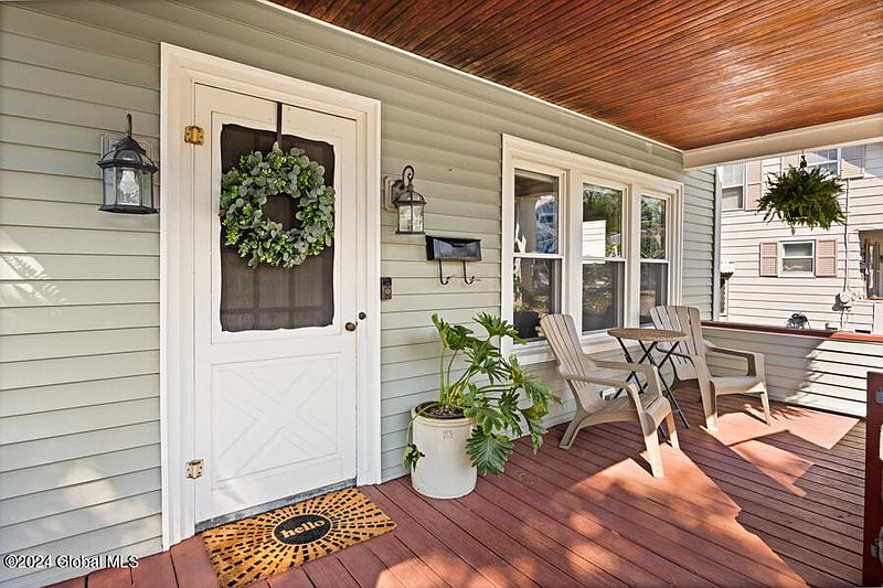 4th image of 21 Stewart Avenue