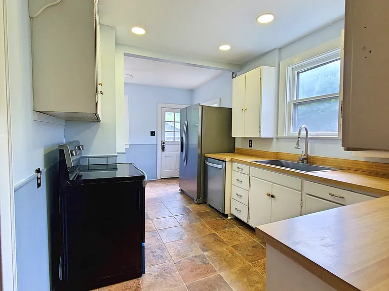 131 Glenmont Ave — Photo 17
