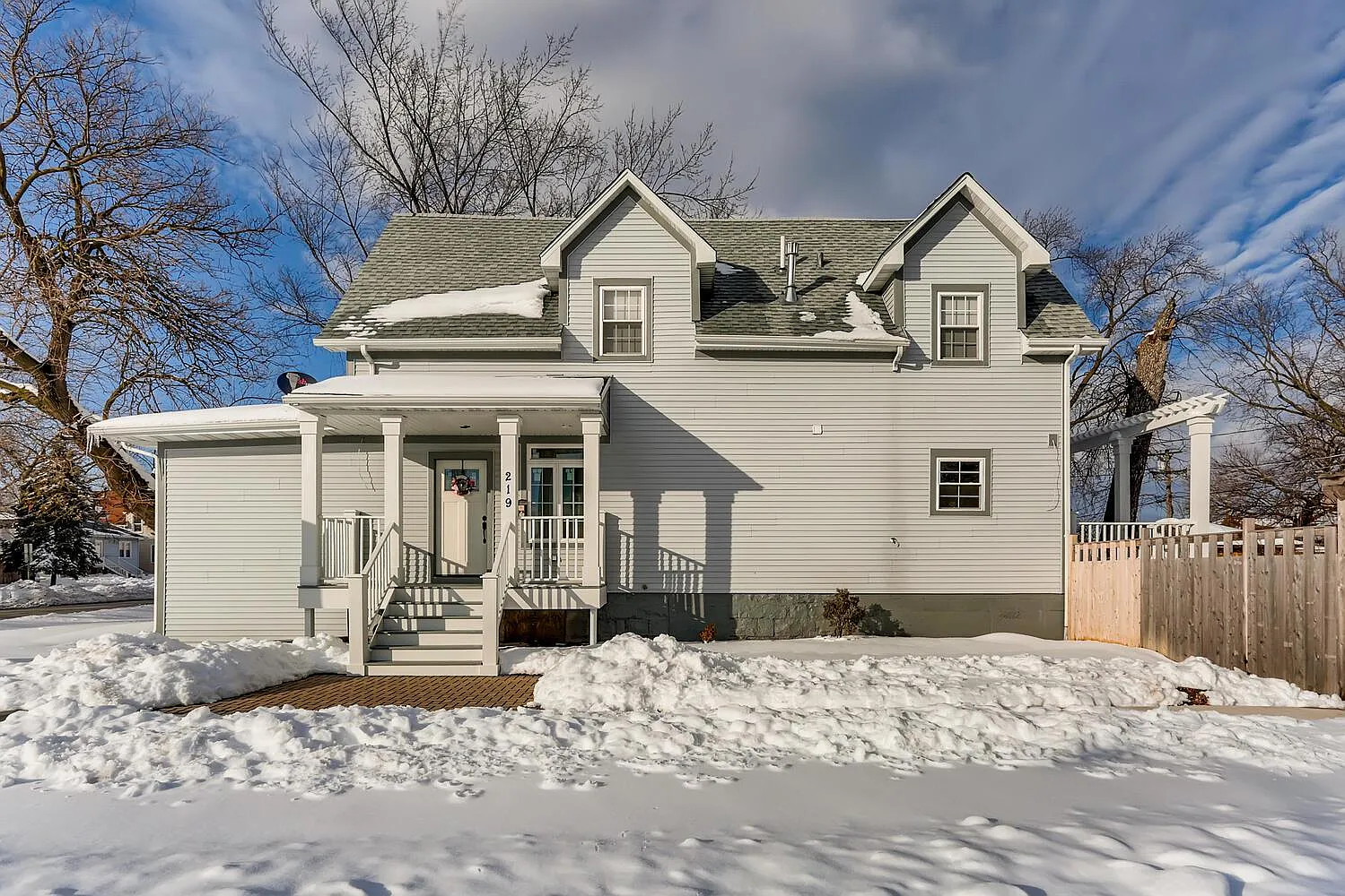 219 S 9th Ave photo 1