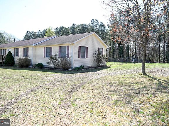 5th image of 44015 Sandy Bottom Rd