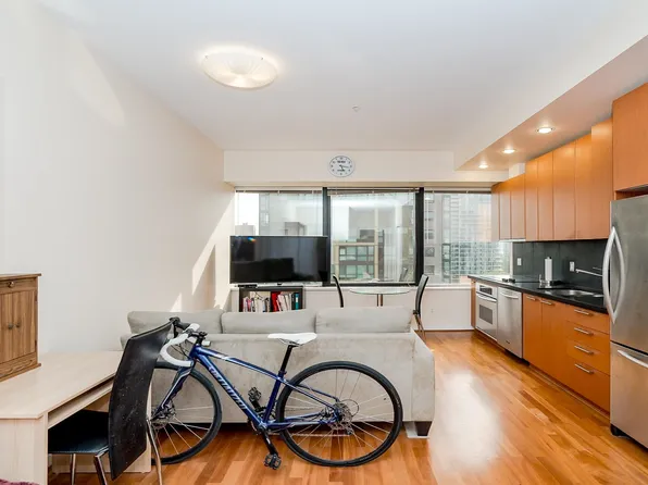 1333 Georgia St W #1312, Vancouver, BC V6E 4V3