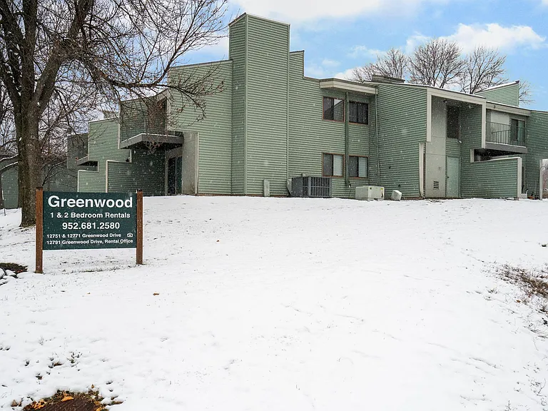 Greenwood Apartments — Photo 4