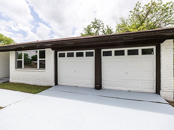 3rd image of 536 Lakeshore Dr