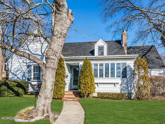 4th image of 1850 Fernwood Road