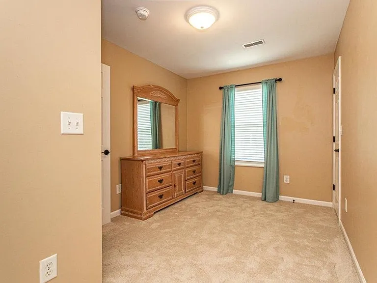 10714 Prince Albert Way — Photo 16