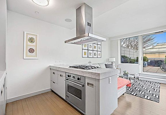 5th image of 450 W 17th St APT 1409